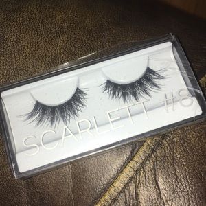 HUDA BEAUTY #8 scarlett eyelashes